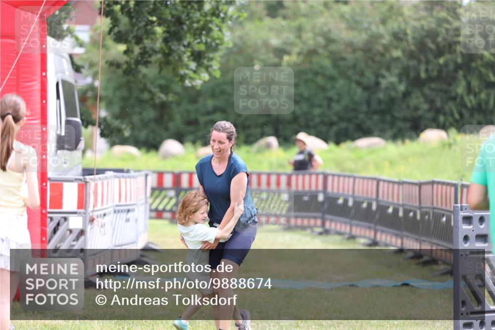21.06.2026 - 29. Vierlanden-Triathlon Andreas Tolksdorf http://msf.ph/oto/9888674 21.06.2026 11:50:34 Ziel 482, 482 meine-sportfotos.de