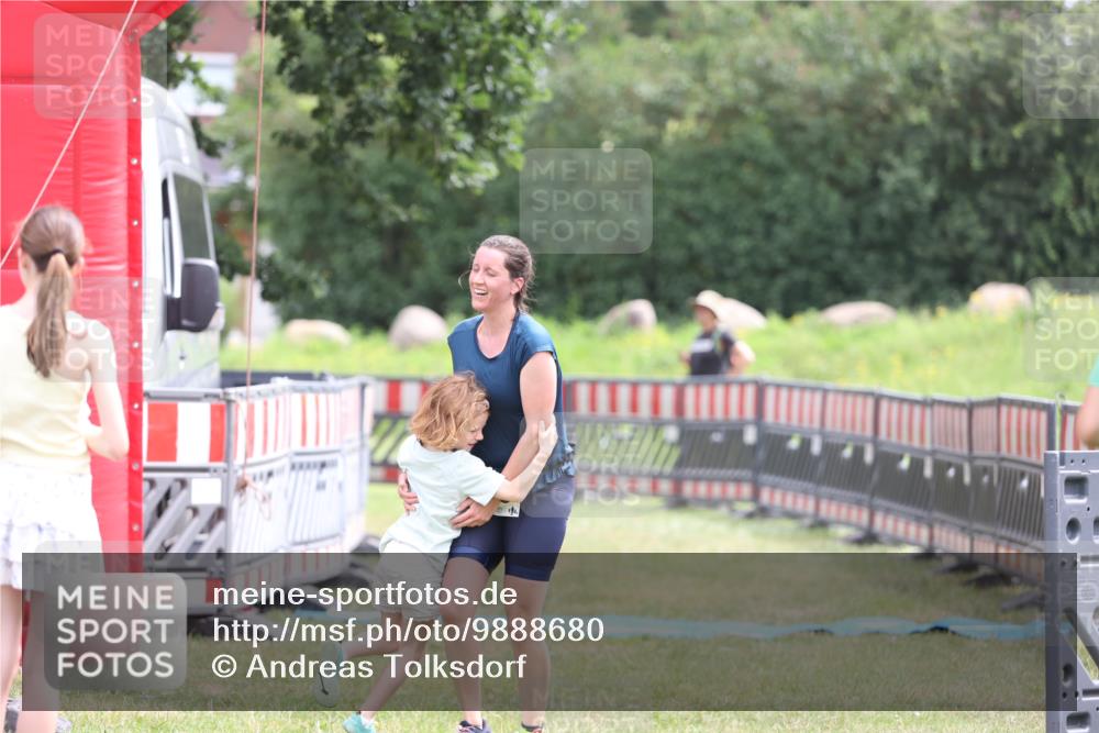 21.06.2026 - 29. Vierlanden-Triathlon Andreas Tolksdorf http://msf.ph/oto/9888680 21.06.2026 11:50:35 Ziel 482, 482 meine-sportfotos.de