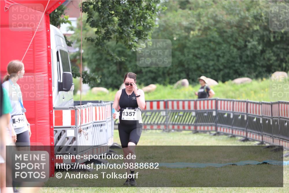 21.06.2026 - 29. Vierlanden-Triathlon Andreas Tolksdorf http://msf.ph/oto/9888682 21.06.2026 11:51:05 Ziel 505, 1357, 505, 1357 meine-sportfotos.de