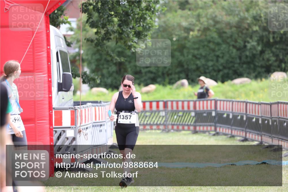 21.06.2026 - 29. Vierlanden-Triathlon Andreas Tolksdorf http://msf.ph/oto/9888684 21.06.2026 11:51:05 Ziel 505, 1357, 505, 1357 meine-sportfotos.de