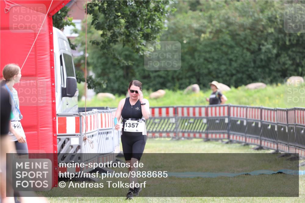 21.06.2026 - 29. Vierlanden-Triathlon Andreas Tolksdorf http://msf.ph/oto/9888685 21.06.2026 11:51:05 Ziel 505, 1357, 505, 1357 meine-sportfotos.de