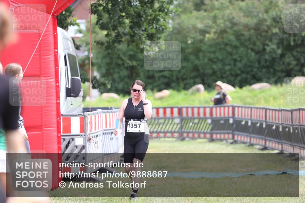 21.06.2026 - 29. Vierlanden-Triathlon Andreas Tolksdorf http://msf.ph/oto/9888687 21.06.2026 11:51:05 Ziel 505, 1357, 505, 1357 meine-sportfotos.de