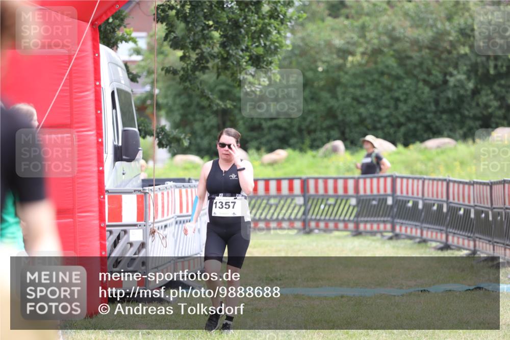 21.06.2026 - 29. Vierlanden-Triathlon Andreas Tolksdorf http://msf.ph/oto/9888688 21.06.2026 11:51:05 Ziel 505, 1357, 505, 1357 meine-sportfotos.de