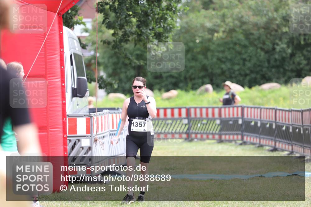 21.06.2026 - 29. Vierlanden-Triathlon Andreas Tolksdorf http://msf.ph/oto/9888689 21.06.2026 11:51:05 Ziel 505, 1357, 505, 1357 meine-sportfotos.de