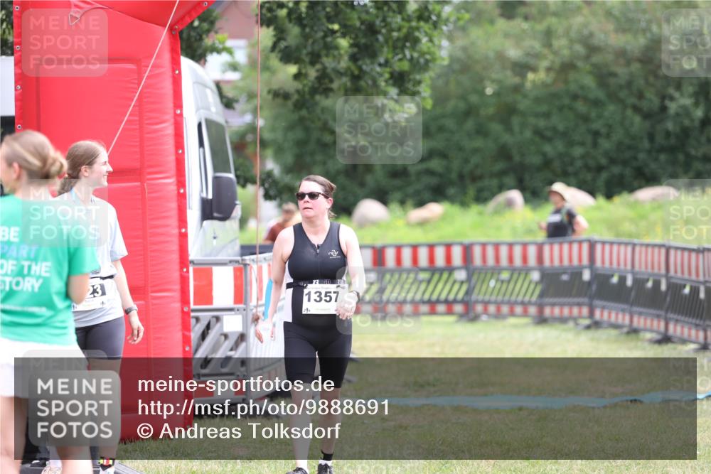 21.06.2026 - 29. Vierlanden-Triathlon Andreas Tolksdorf http://msf.ph/oto/9888691 21.06.2026 11:51:06 Ziel 505, 1357, 505, 1357 meine-sportfotos.de
