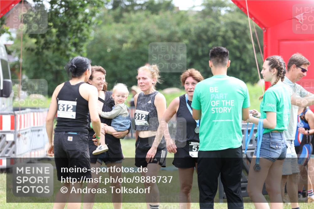 21.06.2026 - 29. Vierlanden-Triathlon Andreas Tolksdorf http://msf.ph/oto/9888737 21.06.2026 11:51:33 Ziel 299, 299 meine-sportfotos.de