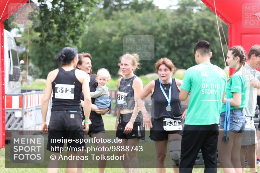 21.06.2026 - 29. Vierlanden-Triathlon Andreas Tolksdorf http://msf.ph/oto/9888743 21.06.2026 11:51:33 Ziel 299, 299 meine-sportfotos.de