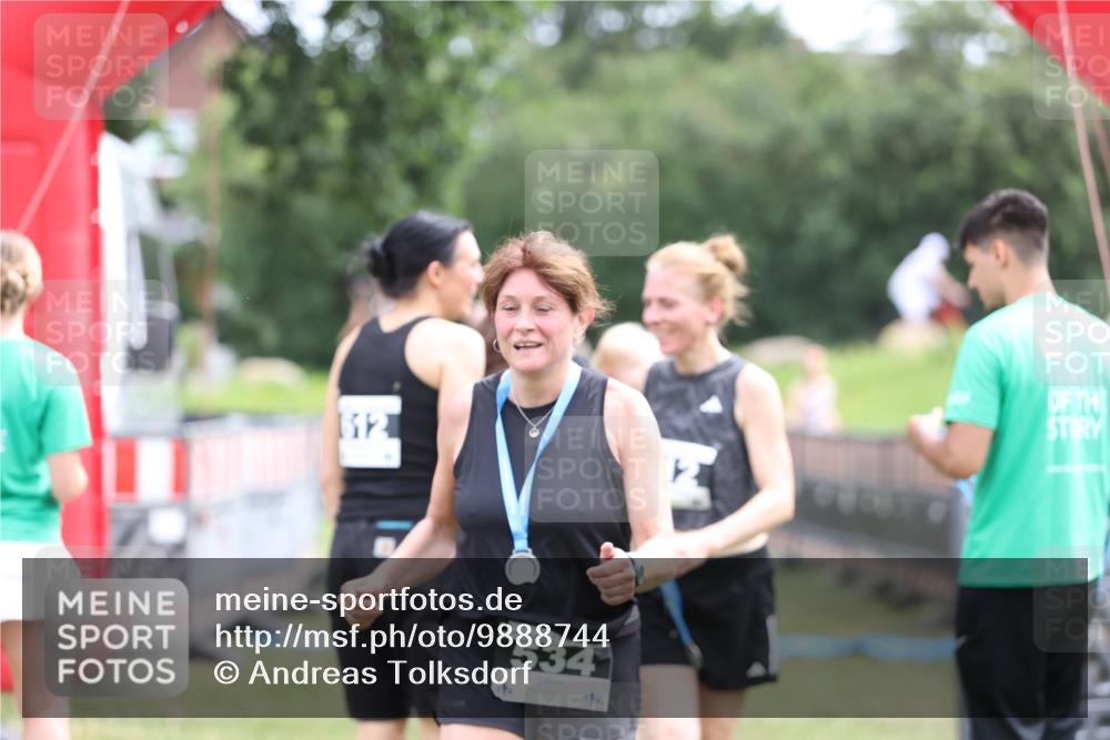 21.06.2026 - 29. Vierlanden-Triathlon Andreas Tolksdorf http://msf.ph/oto/9888744 21.06.2026 11:51:37 Ziel 299, 299 meine-sportfotos.de
