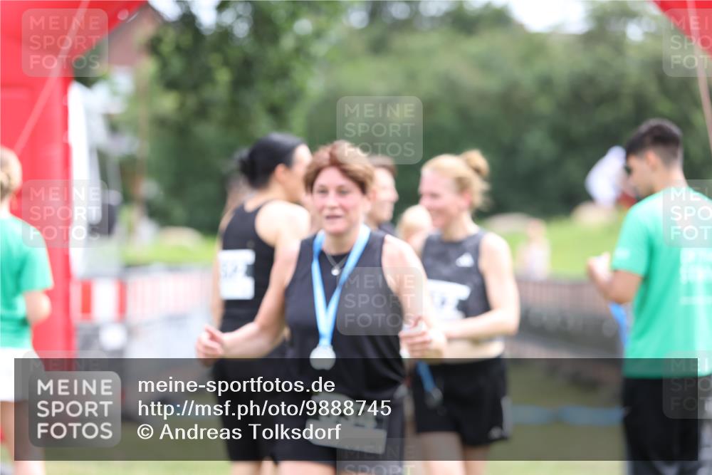21.06.2026 - 29. Vierlanden-Triathlon Andreas Tolksdorf http://msf.ph/oto/9888745 21.06.2026 11:51:37 Ziel 299, 299 meine-sportfotos.de