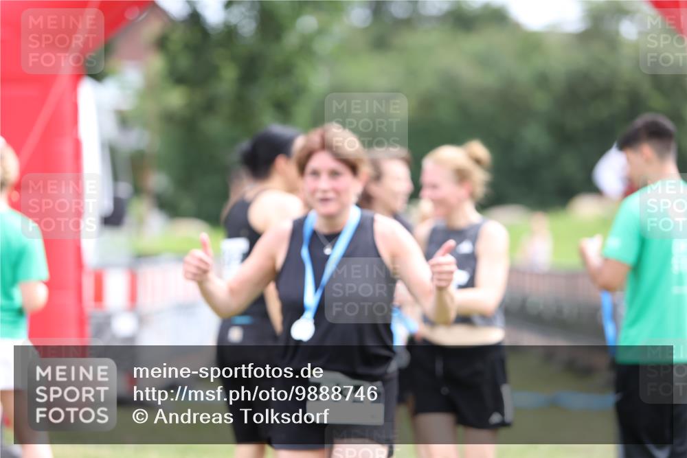 21.06.2026 - 29. Vierlanden-Triathlon Andreas Tolksdorf http://msf.ph/oto/9888746 21.06.2026 11:51:37 Ziel 299, 299 meine-sportfotos.de