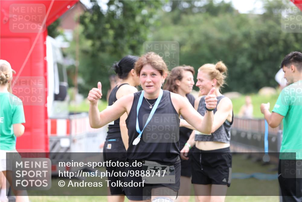 21.06.2026 - 29. Vierlanden-Triathlon Andreas Tolksdorf http://msf.ph/oto/9888747 21.06.2026 11:51:37 Ziel 299, 299 meine-sportfotos.de