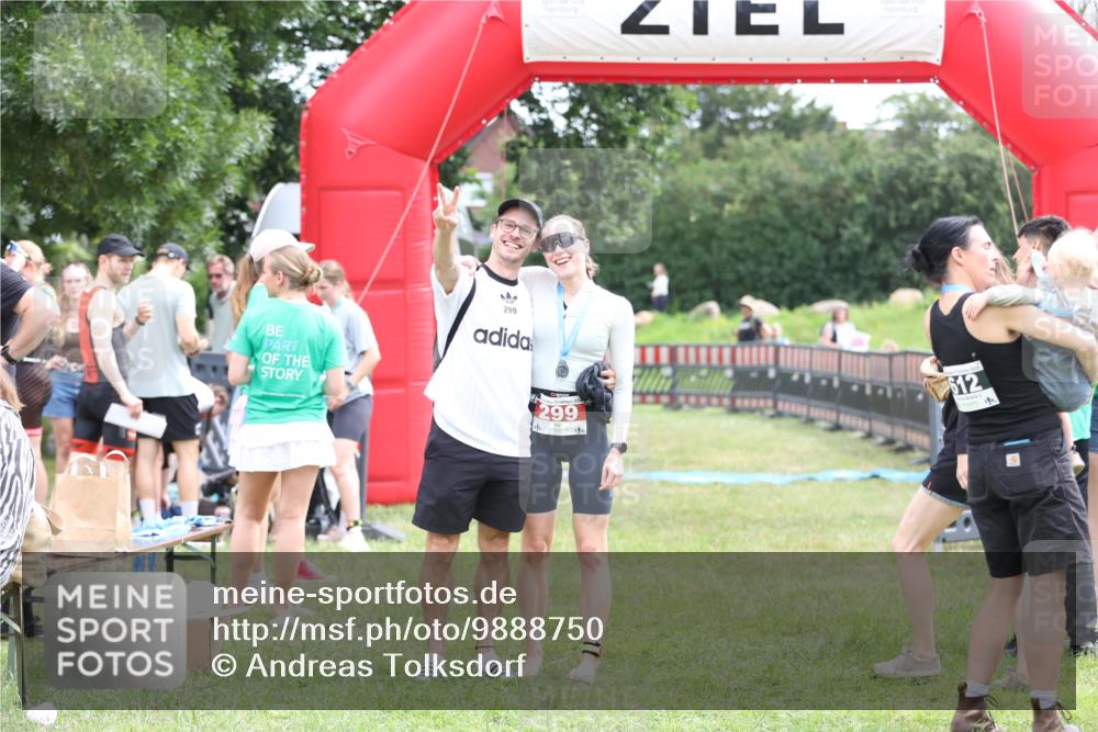 21.06.2026 - 29. Vierlanden-Triathlon Andreas Tolksdorf http://msf.ph/oto/9888750 21.06.2026 11:51:54 Ziel  meine-sportfotos.de