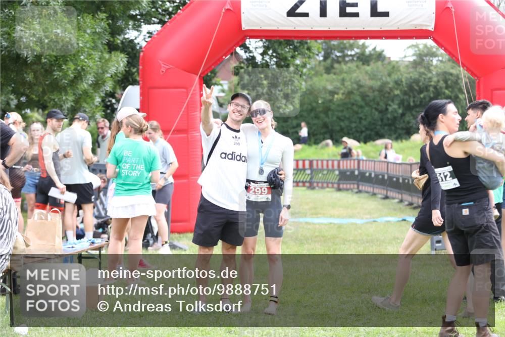 21.06.2026 - 29. Vierlanden-Triathlon Andreas Tolksdorf http://msf.ph/oto/9888751 21.06.2026 11:51:54 Ziel  meine-sportfotos.de