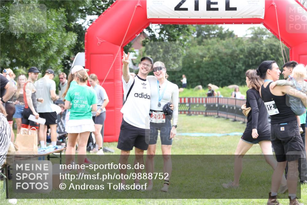 21.06.2026 - 29. Vierlanden-Triathlon Andreas Tolksdorf http://msf.ph/oto/9888752 21.06.2026 11:51:54 Ziel  meine-sportfotos.de