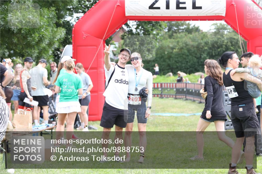 21.06.2026 - 29. Vierlanden-Triathlon Andreas Tolksdorf http://msf.ph/oto/9888753 21.06.2026 11:51:54 Ziel  meine-sportfotos.de