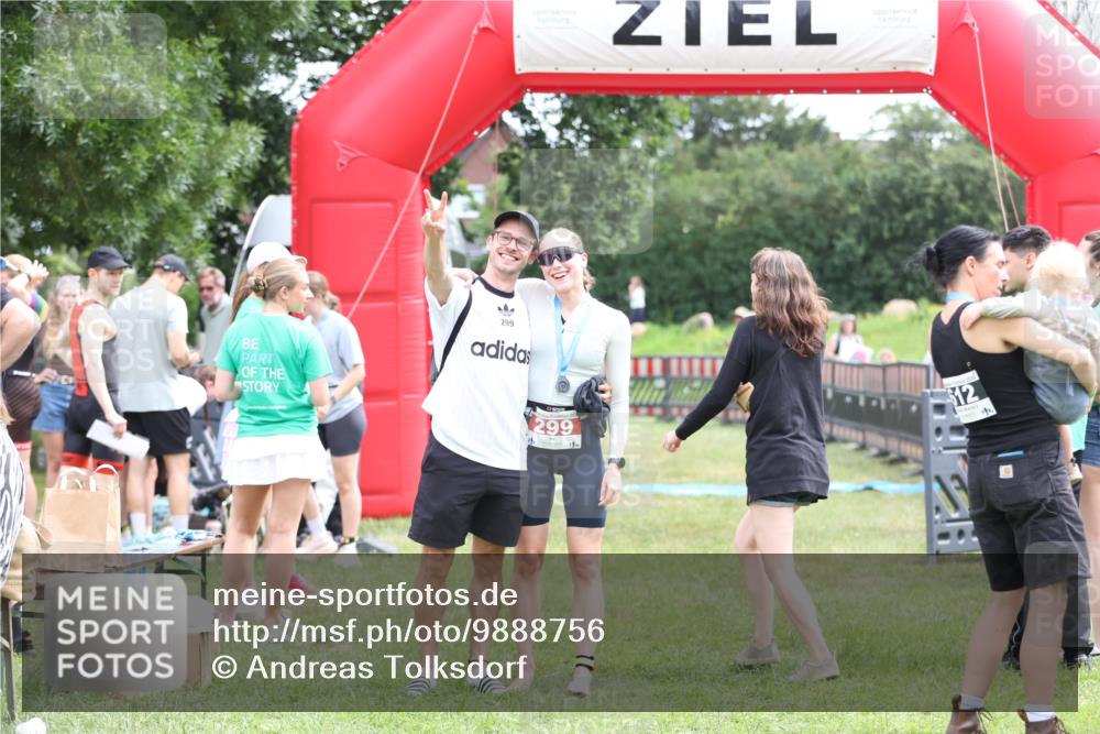 21.06.2026 - 29. Vierlanden-Triathlon Andreas Tolksdorf http://msf.ph/oto/9888756 21.06.2026 11:51:55 Ziel  meine-sportfotos.de