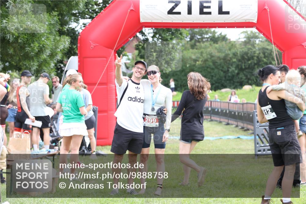 21.06.2026 - 29. Vierlanden-Triathlon Andreas Tolksdorf http://msf.ph/oto/9888758 21.06.2026 11:51:55 Ziel  meine-sportfotos.de