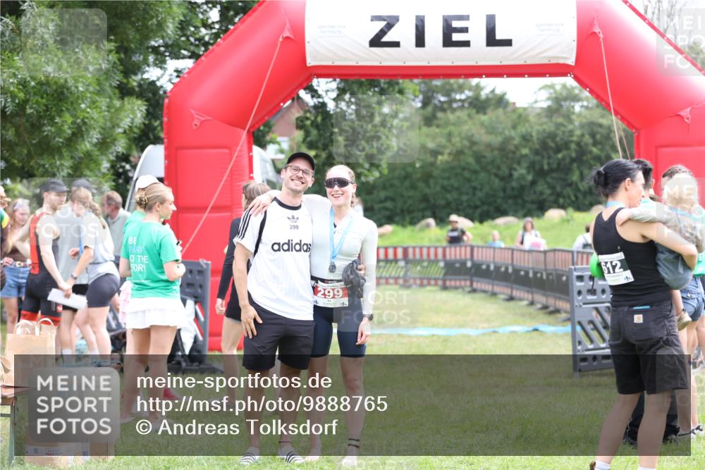 21.06.2026 - 29. Vierlanden-Triathlon Andreas Tolksdorf http://msf.ph/oto/9888765 21.06.2026 11:51:56 Ziel  meine-sportfotos.de
