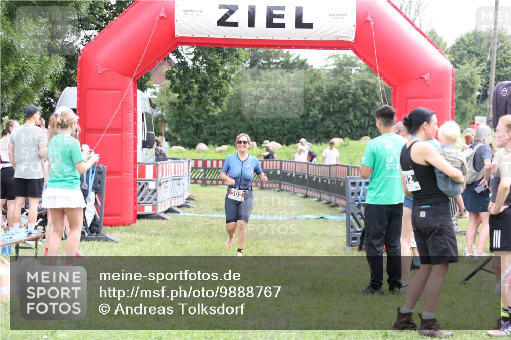 21.06.2026 - 29. Vierlanden-Triathlon Andreas Tolksdorf http://msf.ph/oto/9888767 21.06.2026 11:52:19 Ziel 302, 302 meine-sportfotos.de