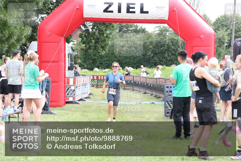 21.06.2026 - 29. Vierlanden-Triathlon Andreas Tolksdorf http://msf.ph/oto/9888769 21.06.2026 11:52:19 Ziel 302, 302 meine-sportfotos.de