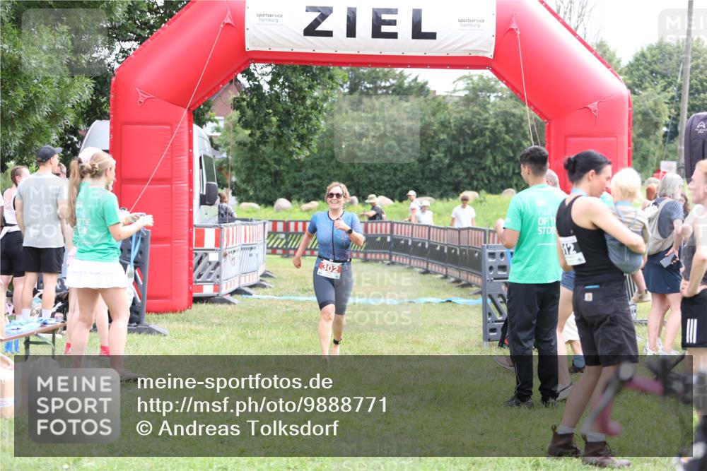 21.06.2026 - 29. Vierlanden-Triathlon Andreas Tolksdorf http://msf.ph/oto/9888771 21.06.2026 11:52:19 Ziel 302, 302 meine-sportfotos.de