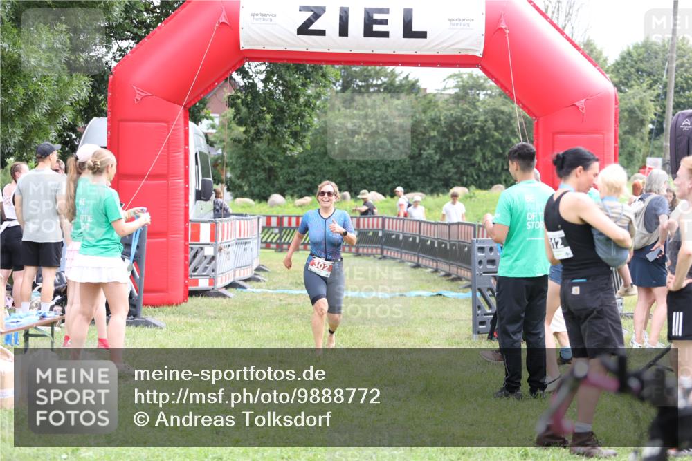 21.06.2026 - 29. Vierlanden-Triathlon Andreas Tolksdorf http://msf.ph/oto/9888772 21.06.2026 11:52:19 Ziel 302, 302 meine-sportfotos.de