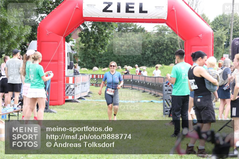 21.06.2026 - 29. Vierlanden-Triathlon Andreas Tolksdorf http://msf.ph/oto/9888774 21.06.2026 11:52:19 Ziel 302, 302 meine-sportfotos.de