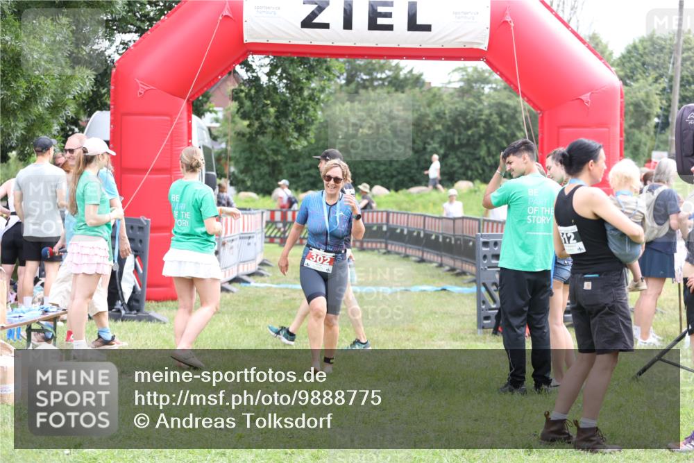 21.06.2026 - 29. Vierlanden-Triathlon Andreas Tolksdorf http://msf.ph/oto/9888775 21.06.2026 11:52:23 Ziel  meine-sportfotos.de