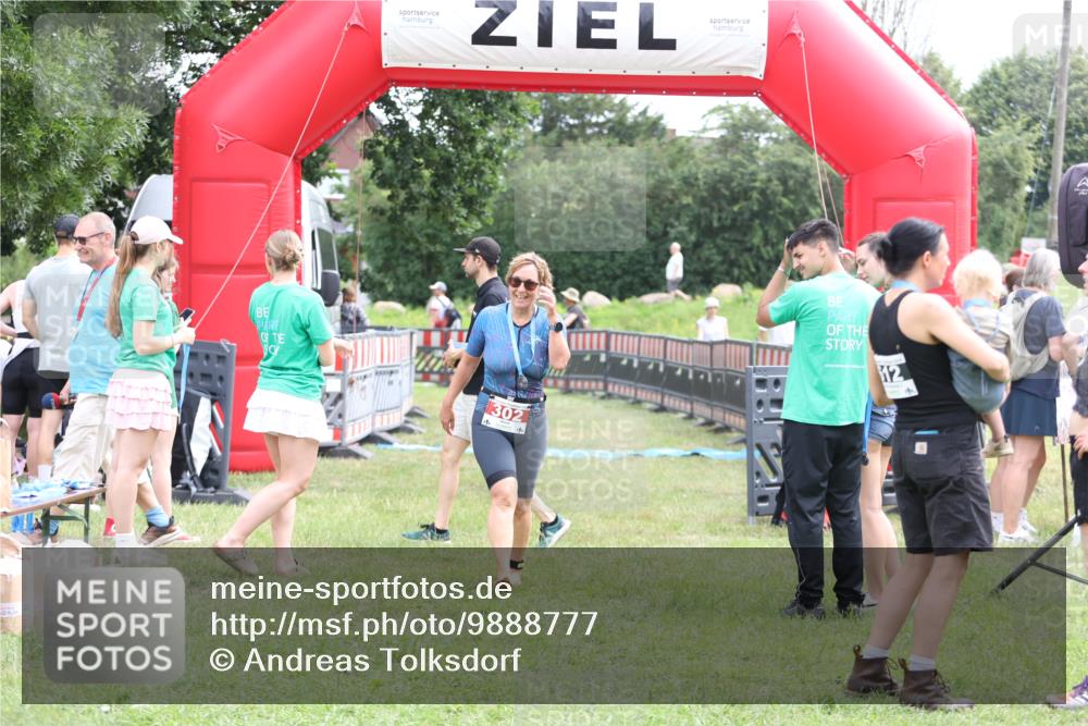 21.06.2026 - 29. Vierlanden-Triathlon Andreas Tolksdorf http://msf.ph/oto/9888777 21.06.2026 11:52:23 Ziel  meine-sportfotos.de