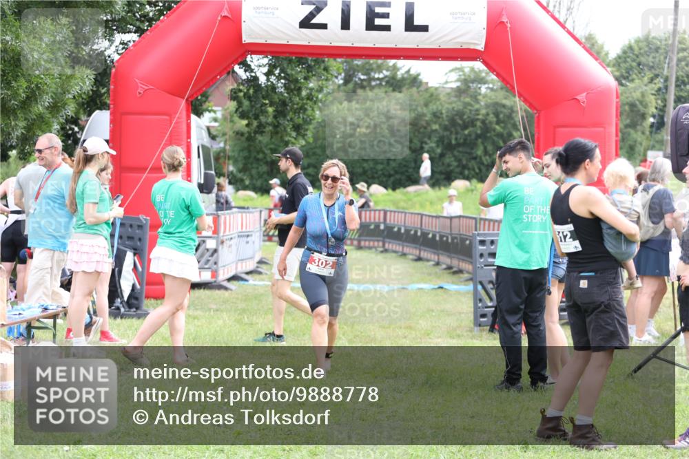 21.06.2026 - 29. Vierlanden-Triathlon Andreas Tolksdorf http://msf.ph/oto/9888778 21.06.2026 11:52:23 Ziel  meine-sportfotos.de