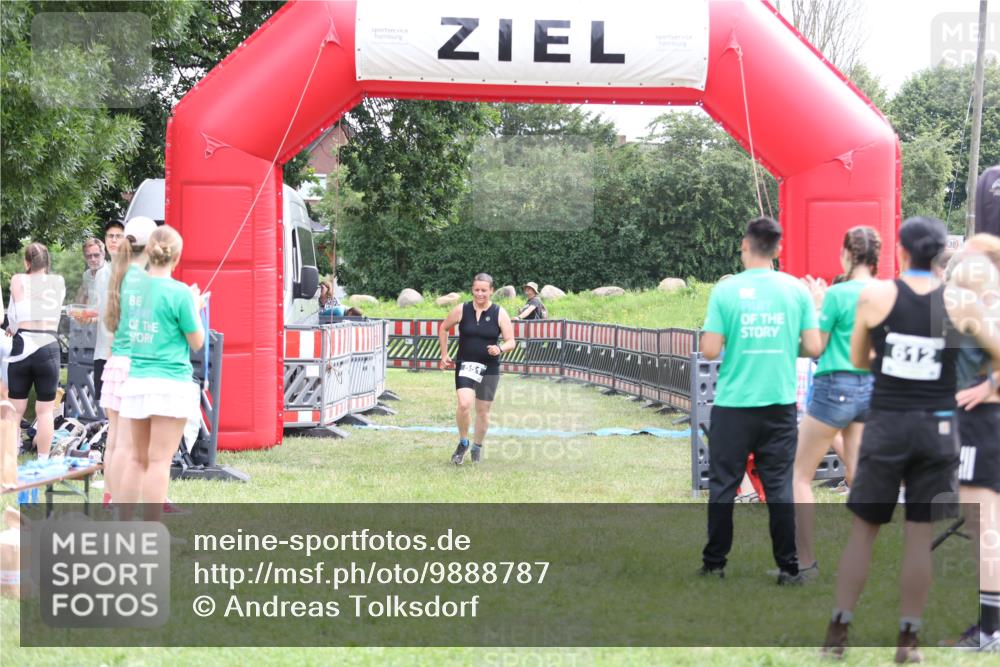 21.06.2026 - 29. Vierlanden-Triathlon Andreas Tolksdorf http://msf.ph/oto/9888787 21.06.2026 11:52:37 Ziel 551, 551 meine-sportfotos.de