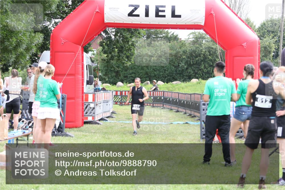 21.06.2026 - 29. Vierlanden-Triathlon Andreas Tolksdorf http://msf.ph/oto/9888790 21.06.2026 11:52:37 Ziel 551, 551 meine-sportfotos.de