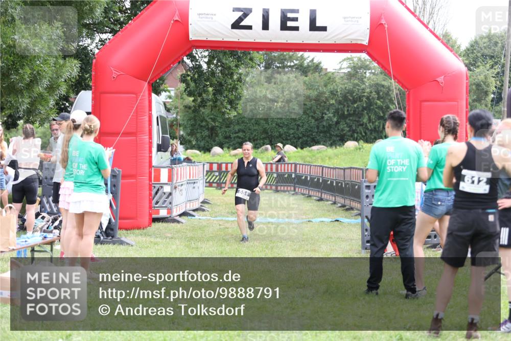 21.06.2026 - 29. Vierlanden-Triathlon Andreas Tolksdorf http://msf.ph/oto/9888791 21.06.2026 11:52:37 Ziel 551, 551 meine-sportfotos.de