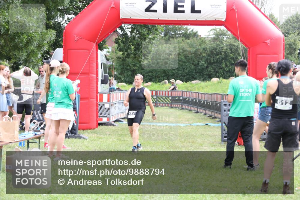21.06.2026 - 29. Vierlanden-Triathlon Andreas Tolksdorf http://msf.ph/oto/9888794 21.06.2026 11:52:39 Ziel 402, 551, 402, 551 meine-sportfotos.de