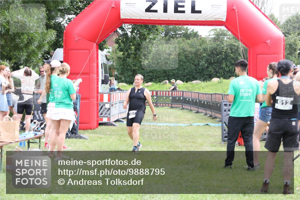 21.06.2026 - 29. Vierlanden-Triathlon Andreas Tolksdorf http://msf.ph/oto/9888795 21.06.2026 11:52:39 Ziel 402, 551, 402, 551 meine-sportfotos.de