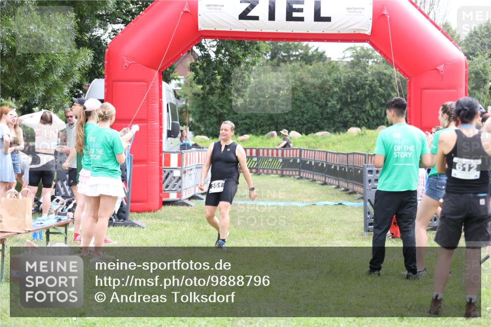 21.06.2026 - 29. Vierlanden-Triathlon Andreas Tolksdorf http://msf.ph/oto/9888796 21.06.2026 11:52:39 Ziel 402, 551, 402, 551 meine-sportfotos.de