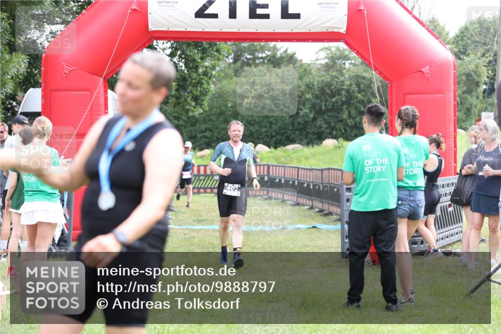 21.06.2026 - 29. Vierlanden-Triathlon Andreas Tolksdorf http://msf.ph/oto/9888797 21.06.2026 11:52:52 Ziel 213, 402, 213, 402 meine-sportfotos.de