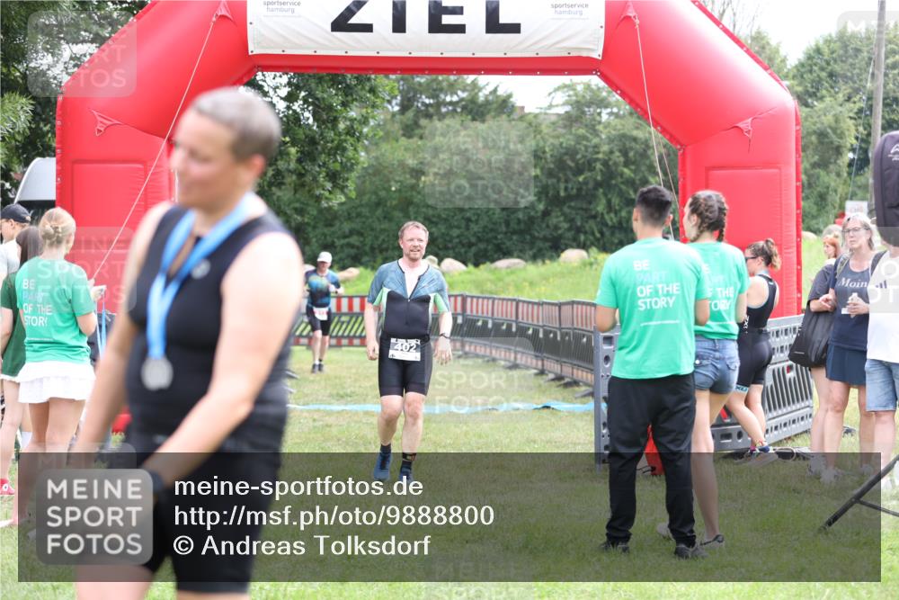 21.06.2026 - 29. Vierlanden-Triathlon Andreas Tolksdorf http://msf.ph/oto/9888800 21.06.2026 11:52:52 Ziel 213, 402, 213, 402 meine-sportfotos.de