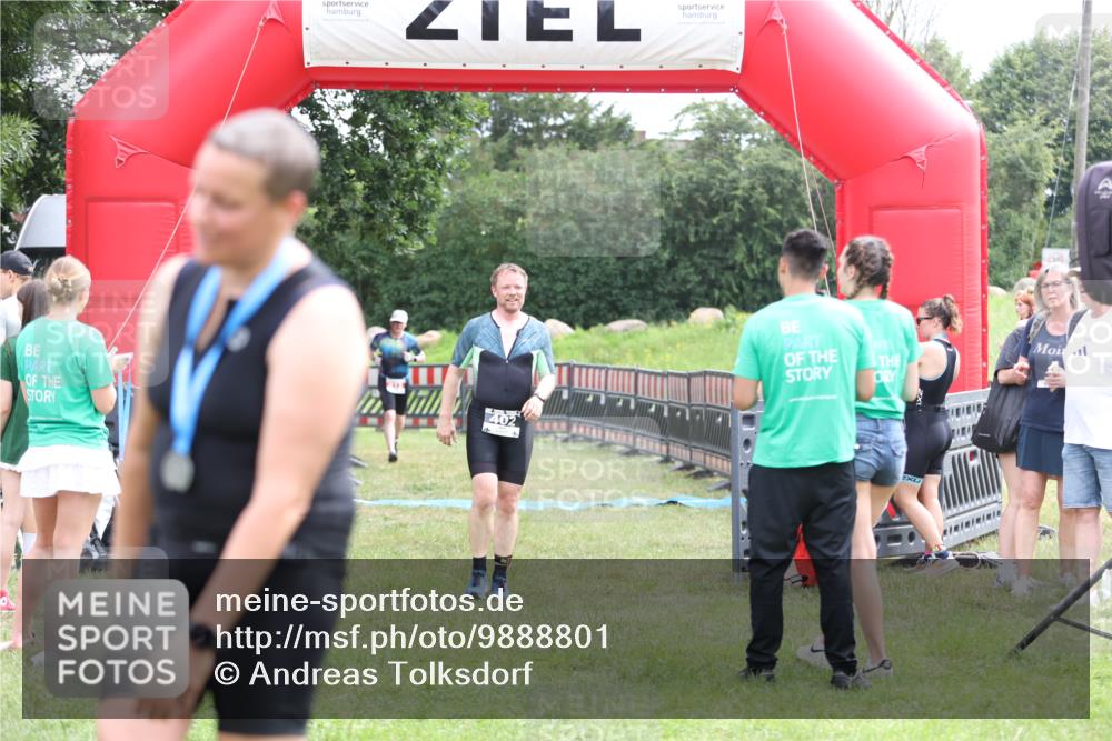 21.06.2026 - 29. Vierlanden-Triathlon Andreas Tolksdorf http://msf.ph/oto/9888801 21.06.2026 11:52:52 Ziel 213, 402, 213, 402 meine-sportfotos.de