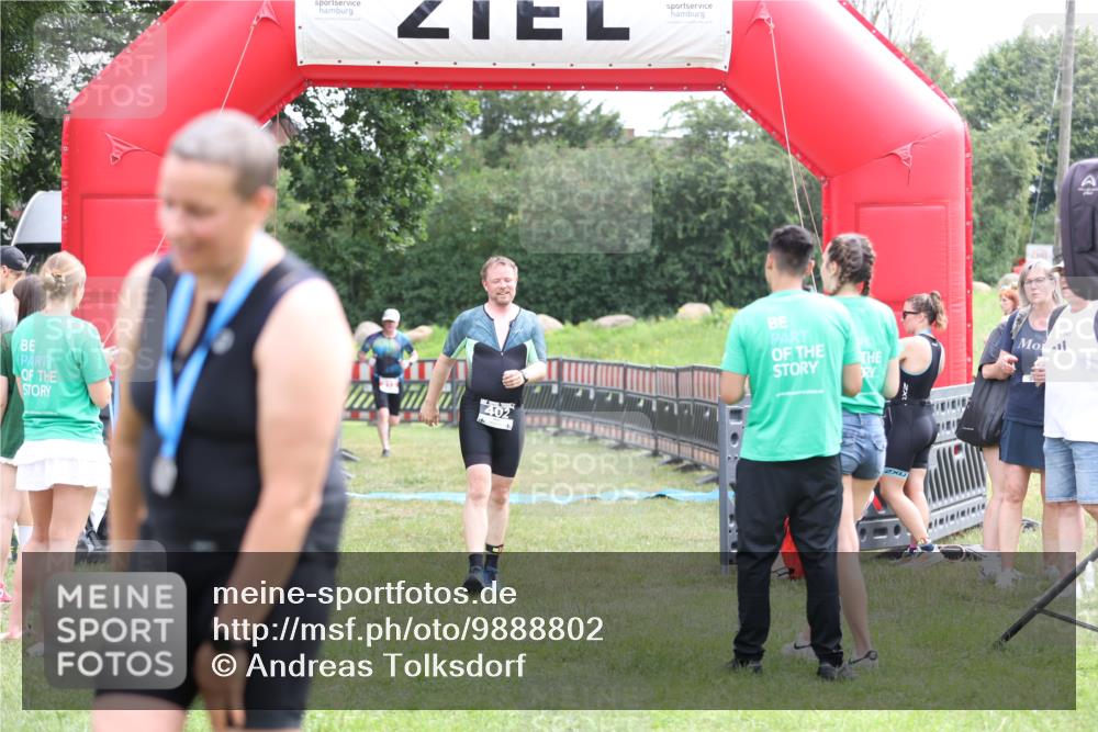 21.06.2026 - 29. Vierlanden-Triathlon Andreas Tolksdorf http://msf.ph/oto/9888802 21.06.2026 11:52:52 Ziel 213, 402, 213, 402 meine-sportfotos.de