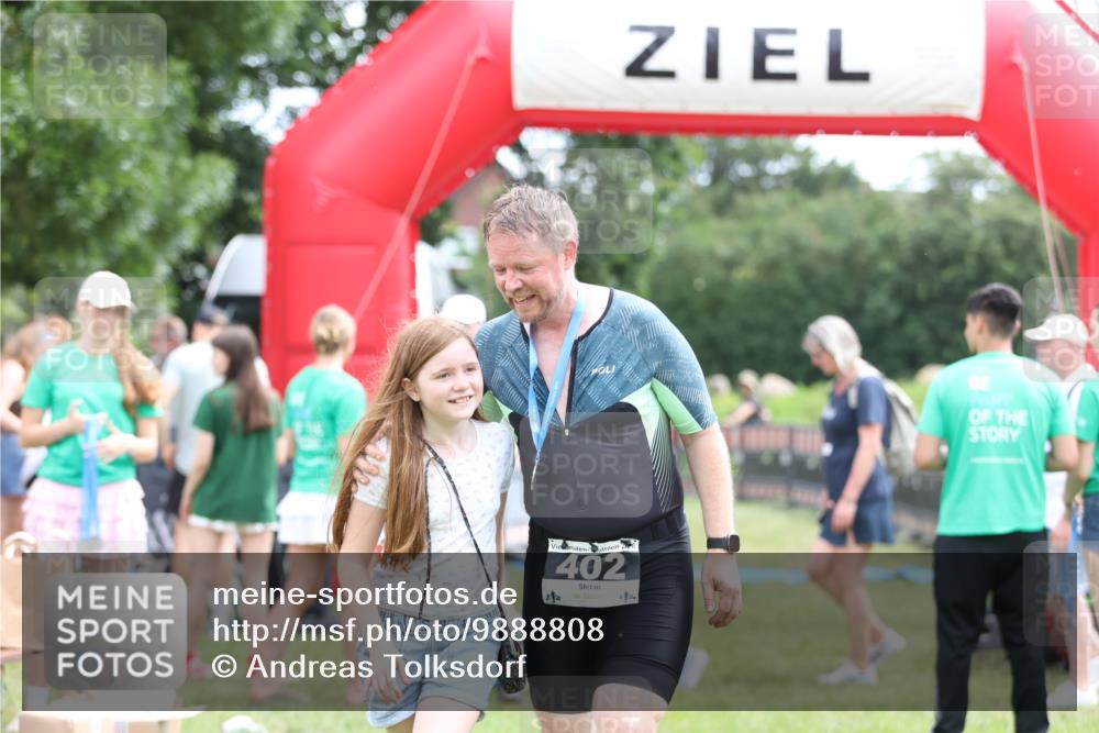 21.06.2026 - 29. Vierlanden-Triathlon Andreas Tolksdorf http://msf.ph/oto/9888808 21.06.2026 11:53:02 Ziel  meine-sportfotos.de