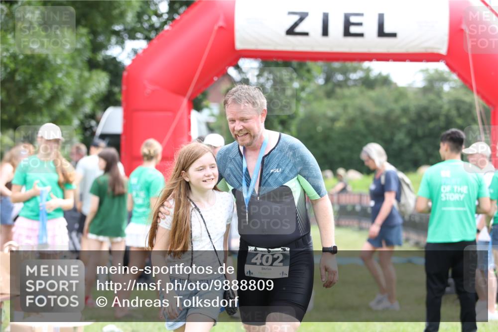 21.06.2026 - 29. Vierlanden-Triathlon Andreas Tolksdorf http://msf.ph/oto/9888809 21.06.2026 11:53:02 Ziel  meine-sportfotos.de