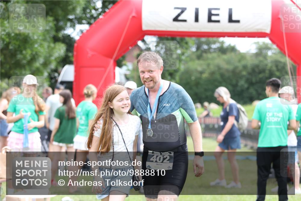 21.06.2026 - 29. Vierlanden-Triathlon Andreas Tolksdorf http://msf.ph/oto/9888810 21.06.2026 11:53:02 Ziel  meine-sportfotos.de
