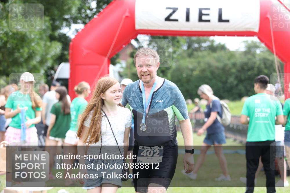 21.06.2026 - 29. Vierlanden-Triathlon Andreas Tolksdorf http://msf.ph/oto/9888812 21.06.2026 11:53:02 Ziel  meine-sportfotos.de