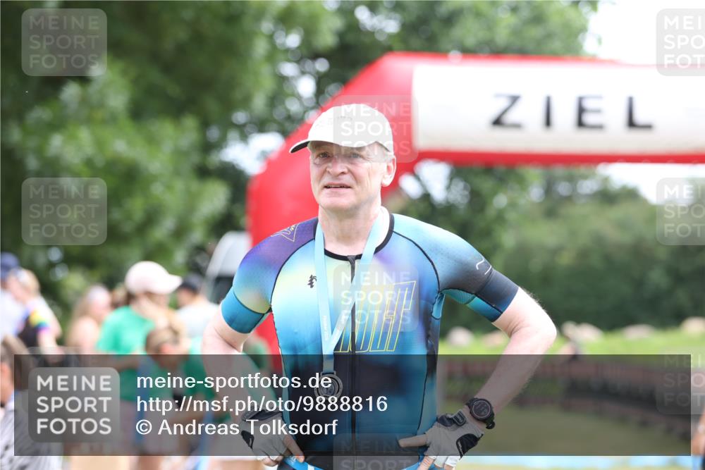 21.06.2026 - 29. Vierlanden-Triathlon Andreas Tolksdorf http://msf.ph/oto/9888816 21.06.2026 11:53:13 Ziel  meine-sportfotos.de