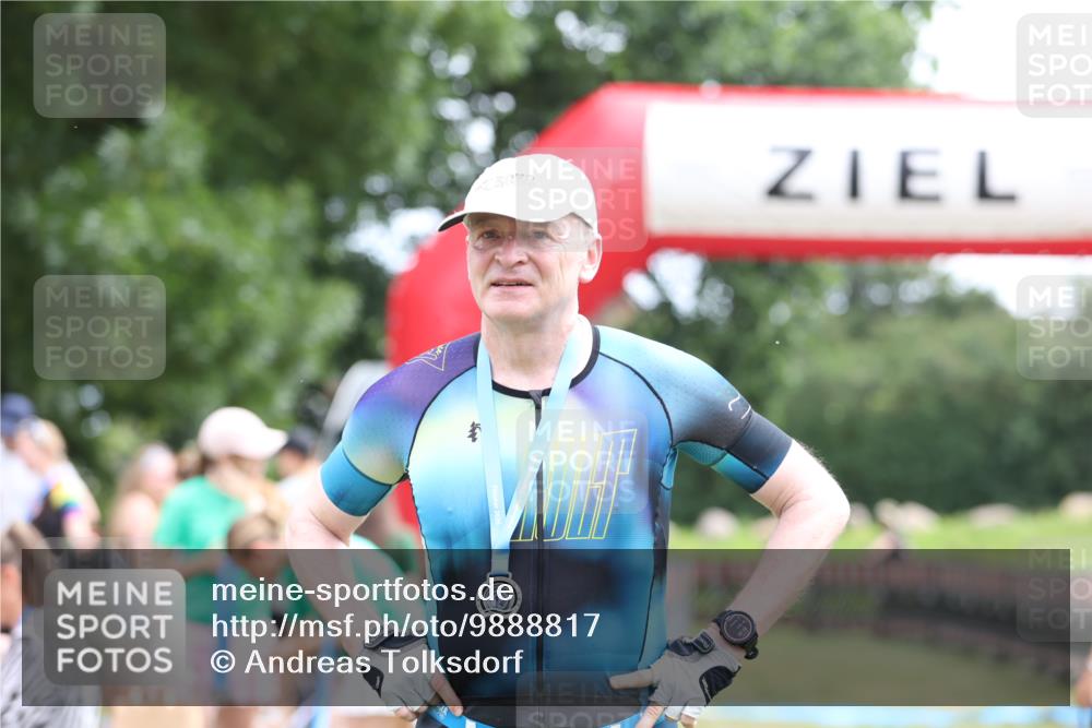 21.06.2026 - 29. Vierlanden-Triathlon Andreas Tolksdorf http://msf.ph/oto/9888817 21.06.2026 11:53:13 Ziel  meine-sportfotos.de