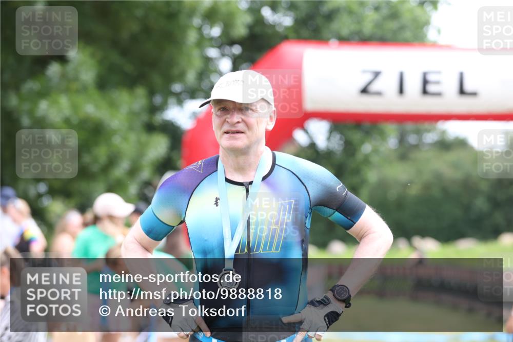 21.06.2026 - 29. Vierlanden-Triathlon Andreas Tolksdorf http://msf.ph/oto/9888818 21.06.2026 11:53:13 Ziel  meine-sportfotos.de