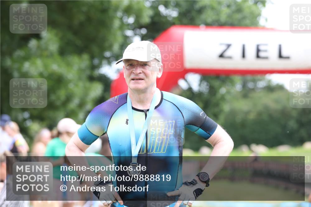 21.06.2026 - 29. Vierlanden-Triathlon Andreas Tolksdorf http://msf.ph/oto/9888819 21.06.2026 11:53:13 Ziel  meine-sportfotos.de