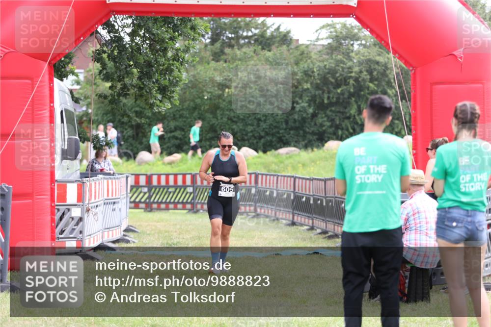 21.06.2026 - 29. Vierlanden-Triathlon Andreas Tolksdorf http://msf.ph/oto/9888823 21.06.2026 11:53:47 Ziel 605, 611, 605, 611 meine-sportfotos.de
