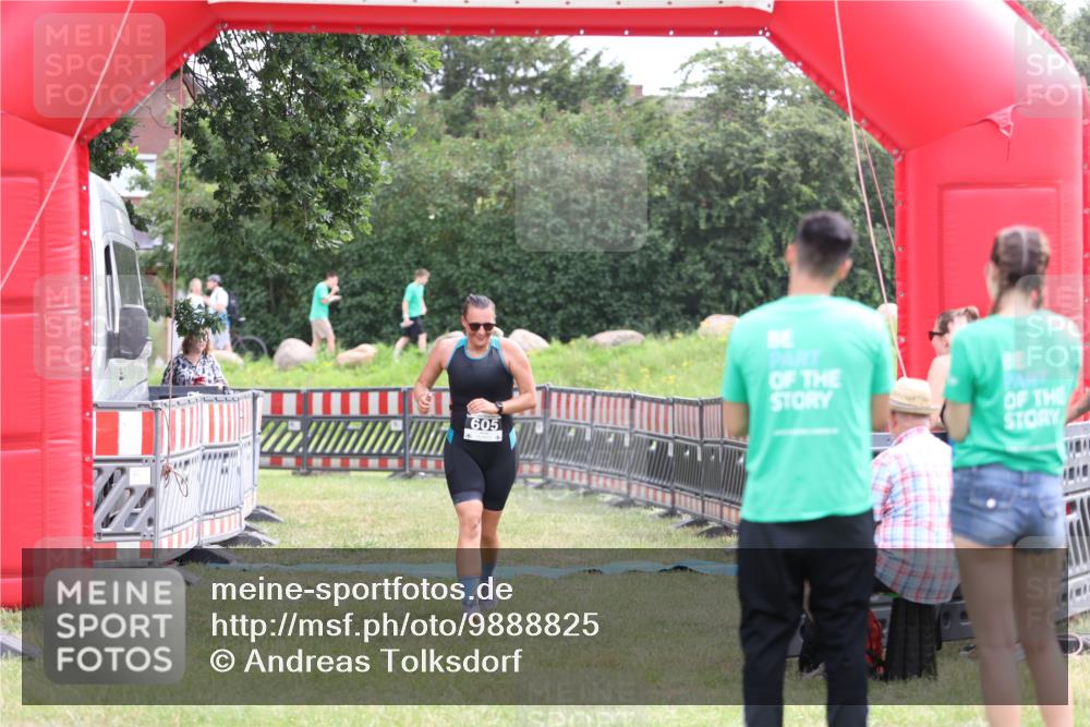 21.06.2026 - 29. Vierlanden-Triathlon Andreas Tolksdorf http://msf.ph/oto/9888825 21.06.2026 11:53:47 Ziel 605, 611, 605, 611 meine-sportfotos.de